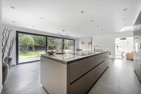 4 bed property, in Meadway Park, £1,550,000