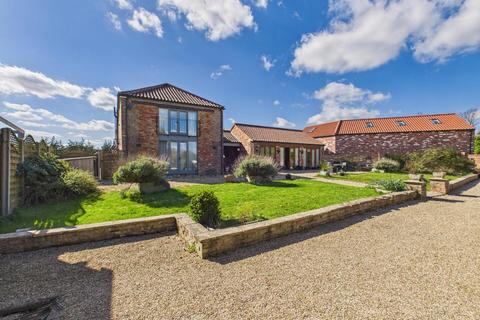 5 bed property, in South Drove Farm, £850,000
