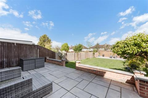 4 bed property, in Fromondes Road, £725,000