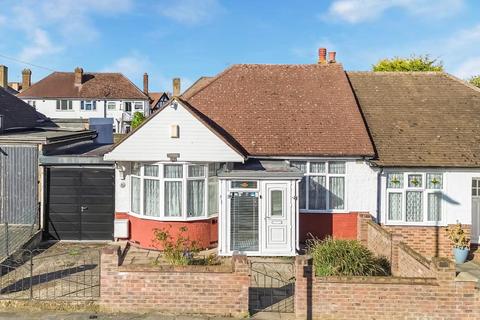 2 bed property, in Farndale Crescent, £550,000