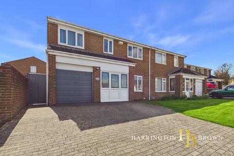 4 bed property, in Patterdale Mews, £220,000