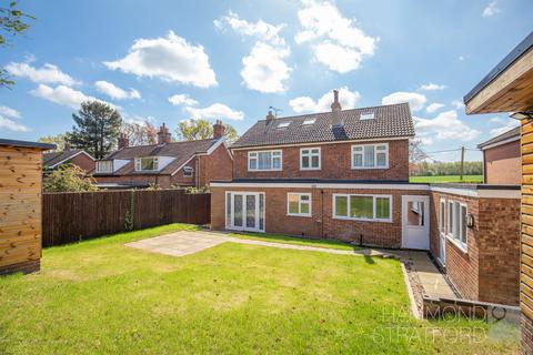 6 bed property, in School Lane, £500,000