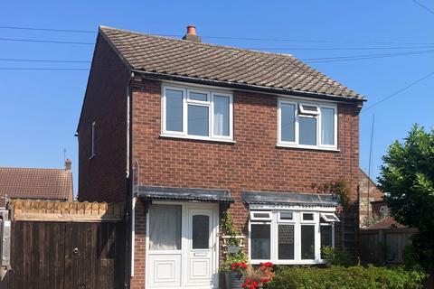 3 bed property, in Main Street, £200,000
