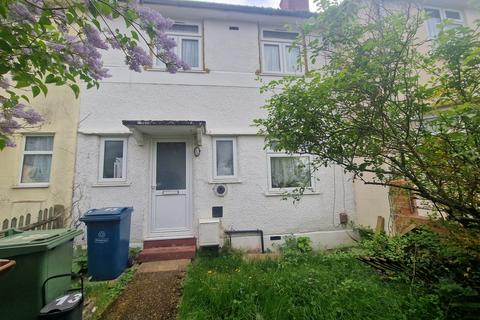 2 bed property, in Stuart Avenue, £400,000