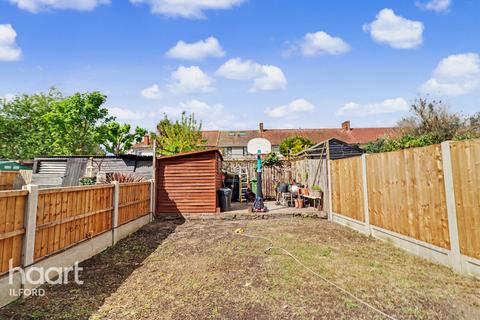3 bed property, in Valence Avenue, £465,000