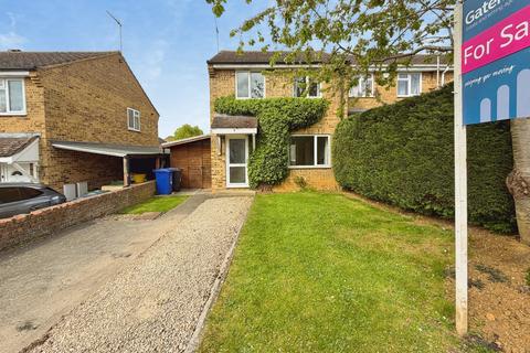 3 bed property, in Marlborough Close, £295,000
