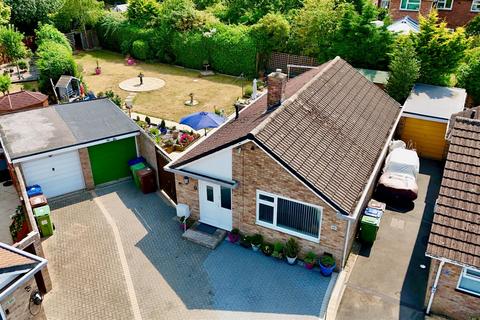 2 bed property, in Moselle Drive, £365,000