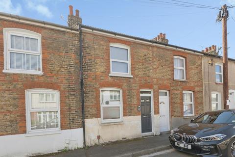 2 bed property, in Alexandra Road, £235,000