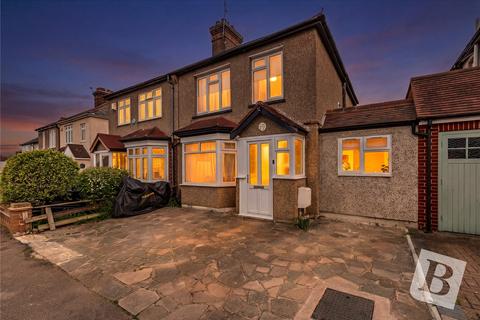 3 bed property, in Argyle Gardens, £650,000