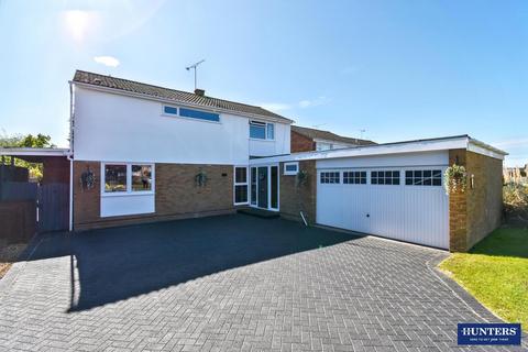 5 bed property, in Amesbury Road, £475,000