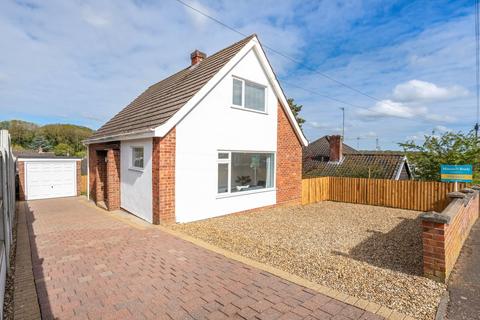 3 bed property, in Grovedale Close, £325,000