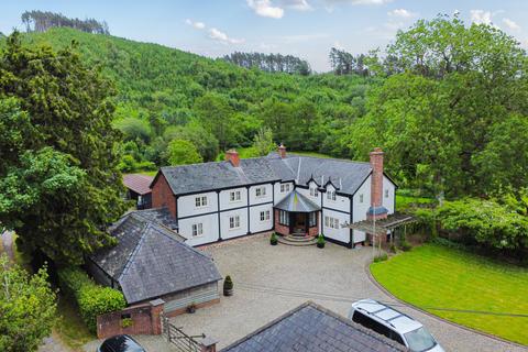 3 bed property, in Bryn Celyn, £850,000