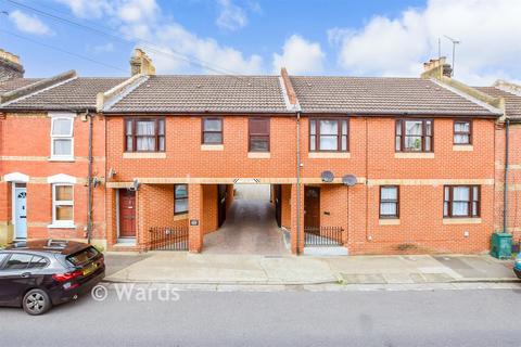 1 bed property, in Catherine Street, £100,000