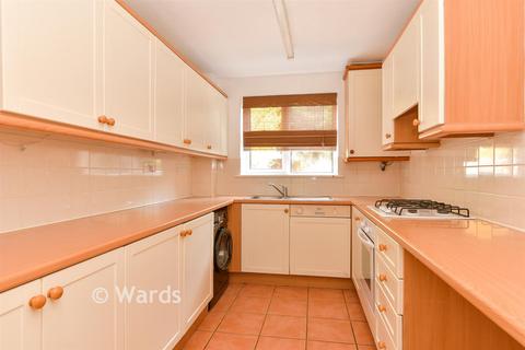 3 bed property, in Manor Forstal, £275,000