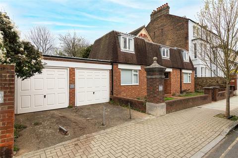 4 bed property, in Endlesham Road, £1,595,000