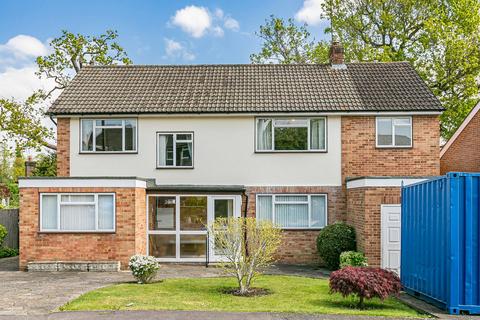 4 bed property, in Alderside Walk, £900,000