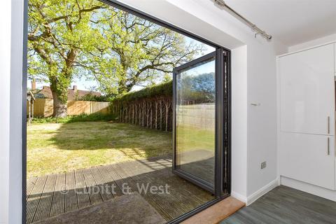 3 bed property, in Wyphurst Road, £450,000