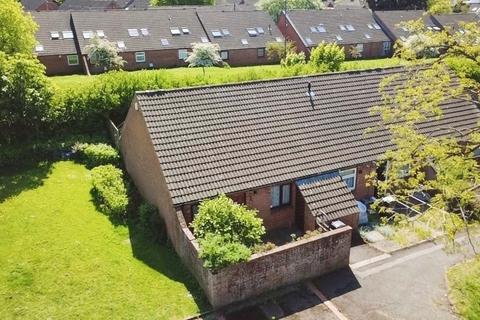 2 bed property, in Turnberry Walk, £229,500