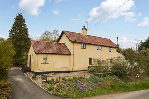 4 bed property, in Wash Lane, £525,000