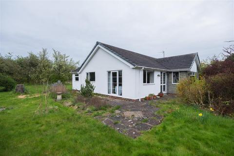 3 bed property, in Huxley Lane, £550,000