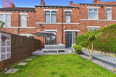 4 bed property, in Earls Drive, £465,000