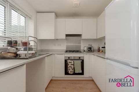 2 bed property, in Wilkinson Road, £195,000