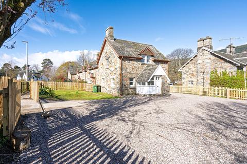 2 bed property, in Acharn, £150,000