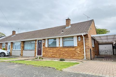 2 bed property, in Montfort Road, £325,000