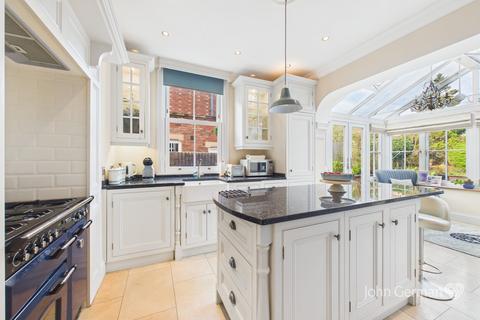4 bed property, in Malvern Street, £390,000