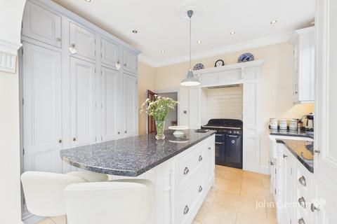 4 bed property, in Malvern Street, £390,000