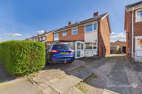 3 bed property, in Cedar Road, £250,000