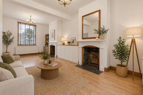 3 bed property, in Oriel Road, £835,000