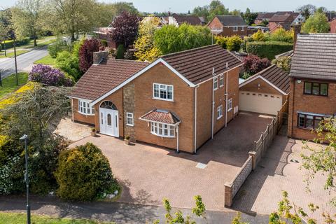 3 bed property, in Slade Close, £650,000