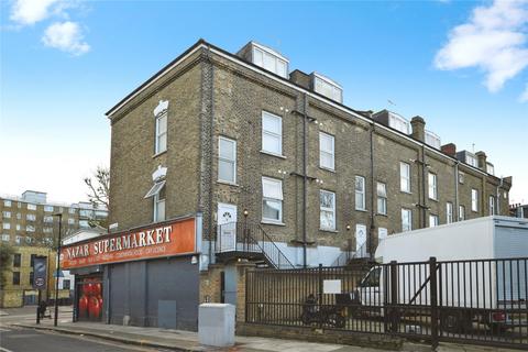 1 bed property, in Cedar Road, £200,000