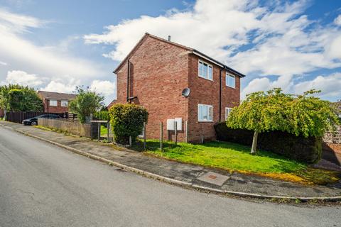 1 bed property, in Bryn Eryr, £140,000