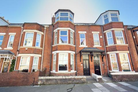 4 bed property, in 9. Woodlands Terrace, £140,000