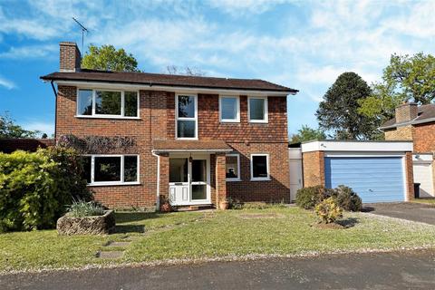 4 bed property, in Busbridge, £975,000