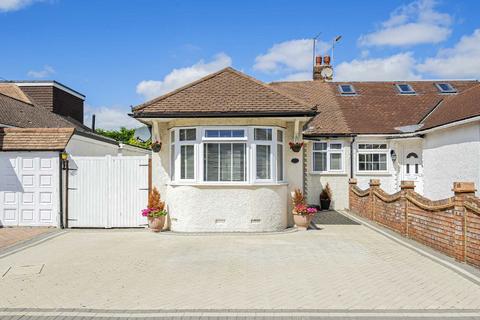3 bed property, in Villiers Avenue, £599,950