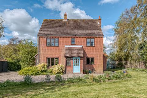 4 bed property, in The Street, £525,000