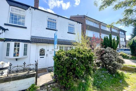 3 bed property, in Gravel Bank Road, £295,000