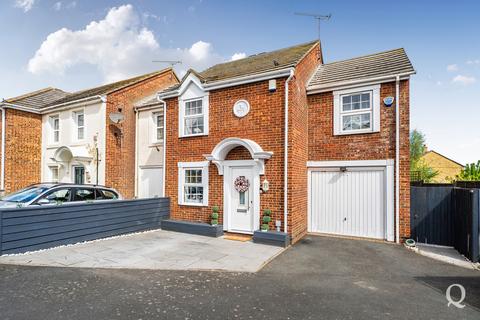3 bed property, in Wadham Place, £350,000