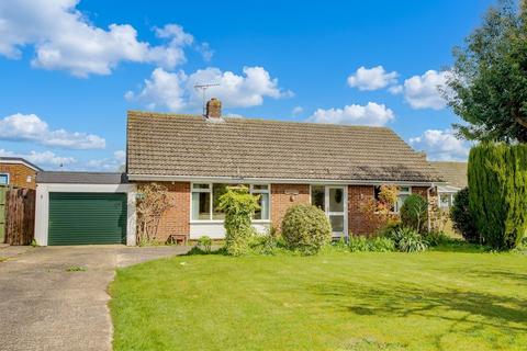 2 bed property, in Thorns Close, £350,000