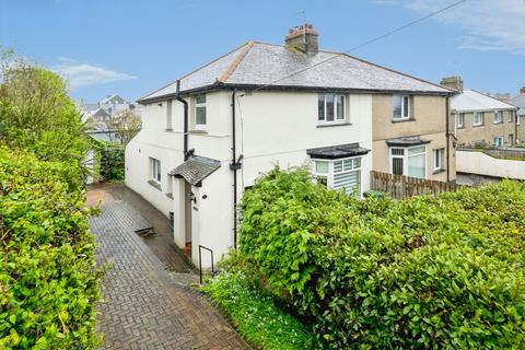 3 bed property, in Penalverne Drive, £330,000