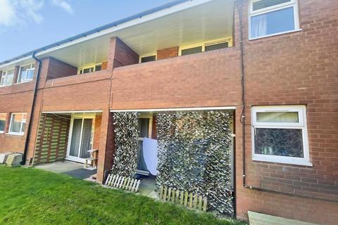 1 bed property, in Blackbrook Court, £95,000