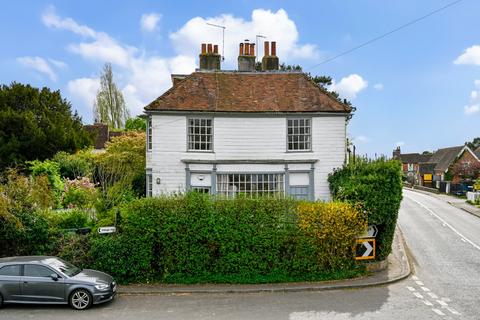 4 bed property, in Hastings Road, £400,000