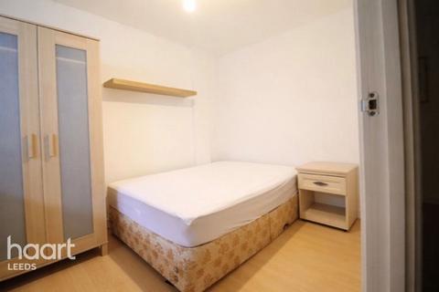 2 bed property, in Concord Street, £145,000