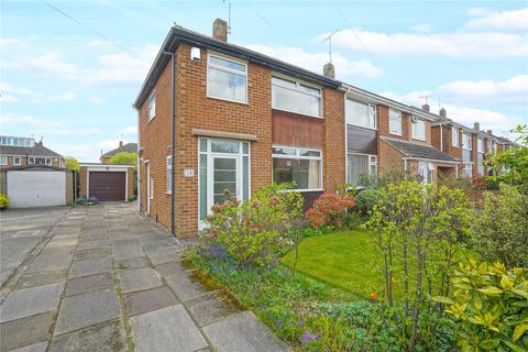 3 bed property, in Harvest Road, £230,000
