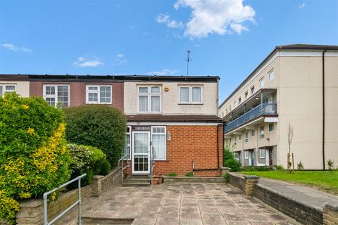 3 bed property, in High Street, £399,950