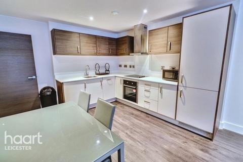 2 bed property, in Chatham Street, £175,000