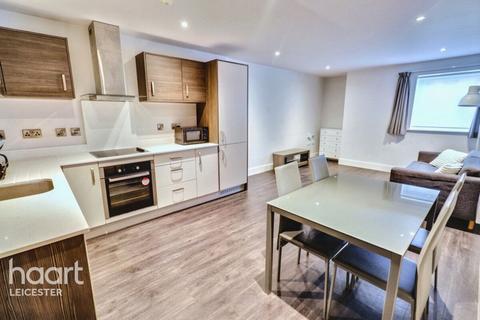 2 bed property, in Chatham Street, £175,000